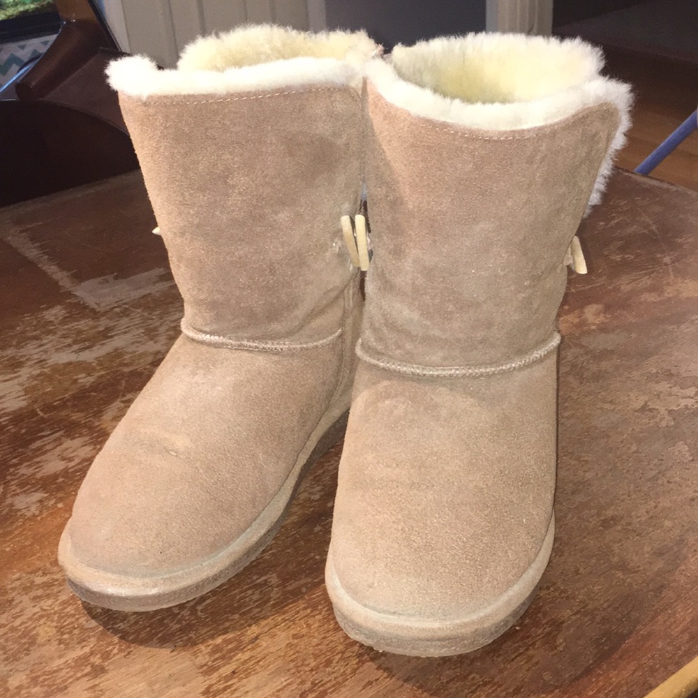 Brown Bearpaw boots, size 8, worn